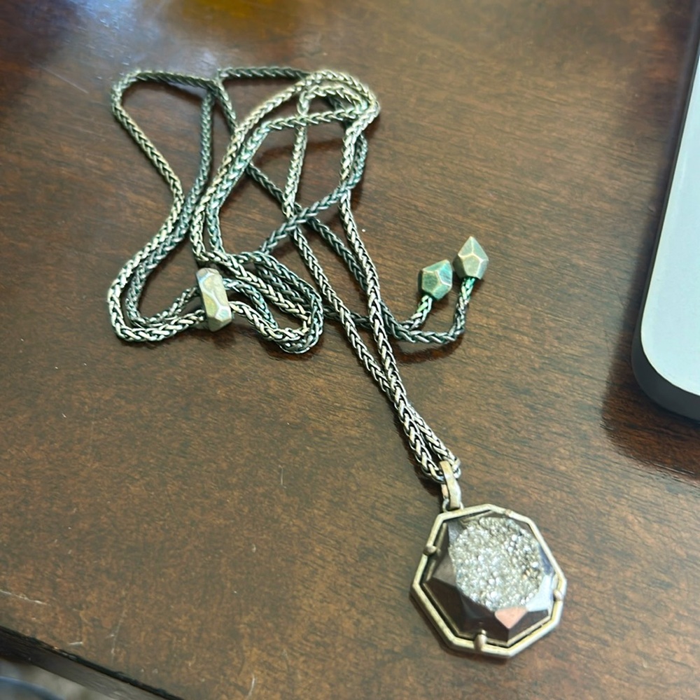 Kendra Scott Lizzie Necklace, adjustable, some discoloration on chain